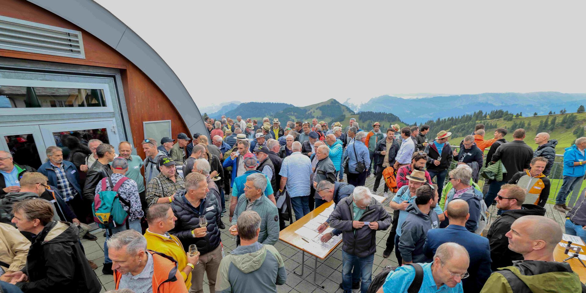 300 Schweizer Spenglermeister auf der Rigi